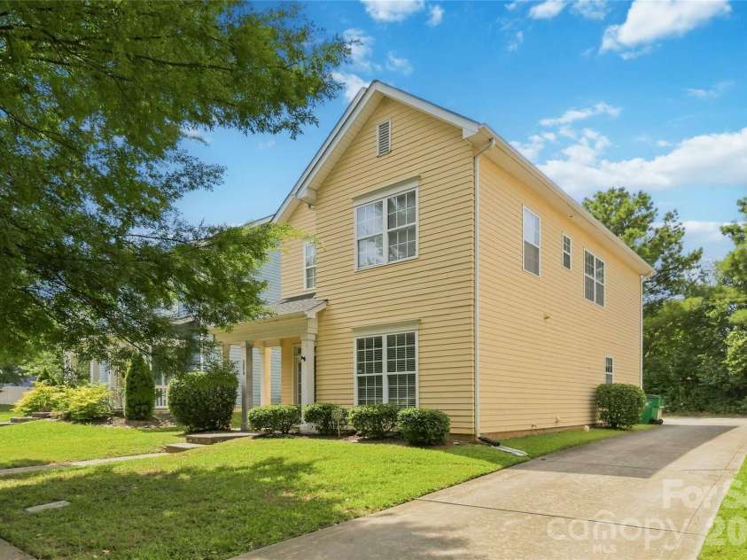 1520 Peaceful Way Drive, Charlotte, NC 28206.  MLS# CAR4413568, YatesRealty ID 44171. Side View of Home