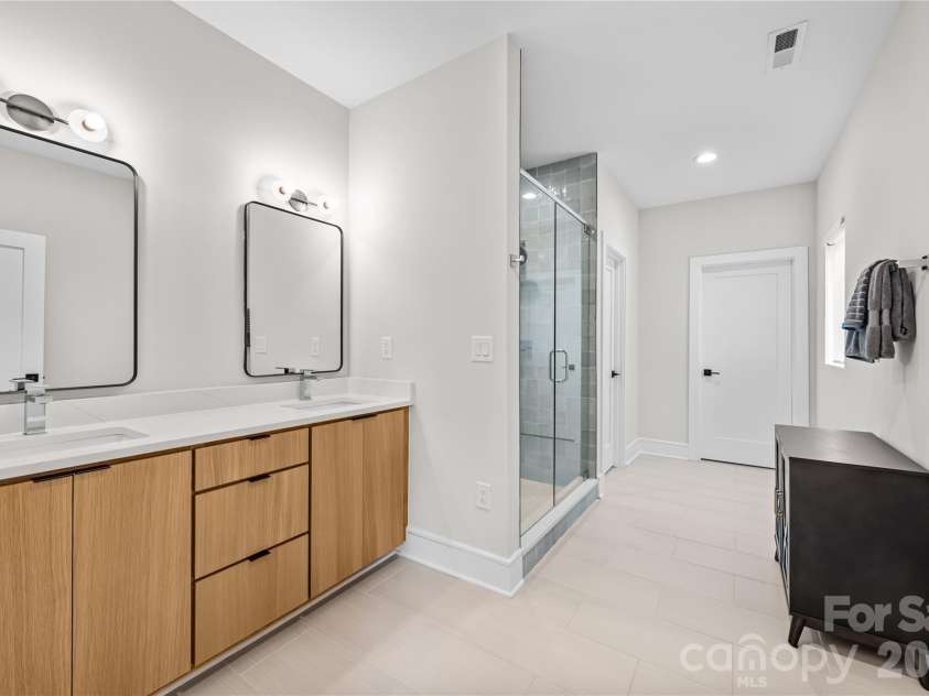3020 Cobbs Hill Road, Charlotte, NC 28205.  MLS# CAR4413526, YatesRealty ID 44172. Double Vanity/Primary Bathroom