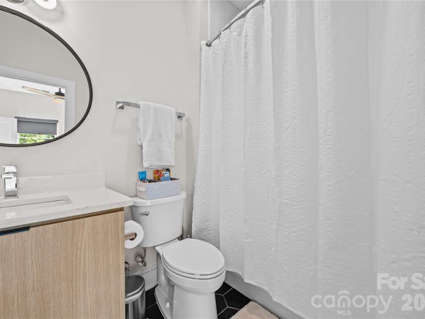 3020 Cobbs Hill Road, Charlotte, NC 28205.  MLS# CAR4413526, YatesRealty ID 44172. Full Bath