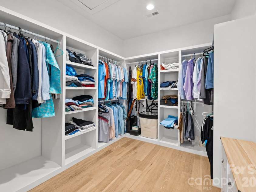 3020 Cobbs Hill Road, Charlotte, NC 28205.  MLS# CAR4413526, YatesRealty ID 44172. Primary Closet