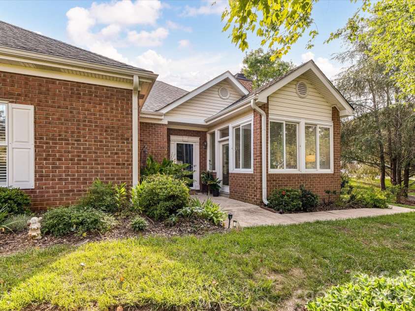 8316 Olde Troon Drive, Charlotte, NC 28277.  MLS# CAR4413453, YatesRealty ID 44176. Welcome to 8316 Olde Troon