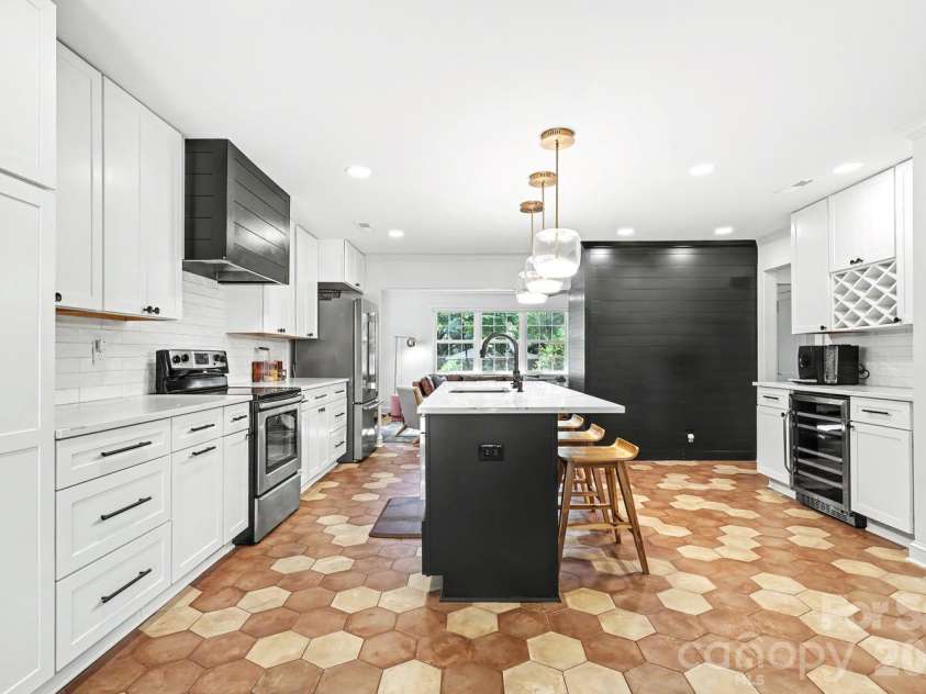 1333 Cortland Road, Charlotte, NC 28209.  MLS# CAR4413455, YatesRealty ID 44177. Custom vent hood