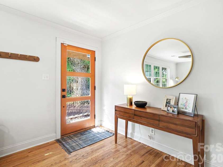 1333 Cortland Road, Charlotte, NC 28209.  MLS# CAR4413455, YatesRealty ID 44177. Entryway
