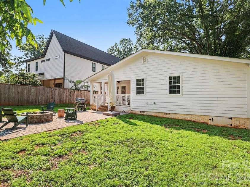 1333 Cortland Road, Charlotte, NC 28209.  MLS# CAR4413455, YatesRealty ID 44177. Fully fenced back yard