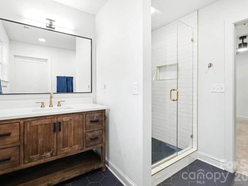 1333 Cortland Road, Charlotte, NC 28209.  MLS# CAR4413455, YatesRealty ID 44177. Glass Shower