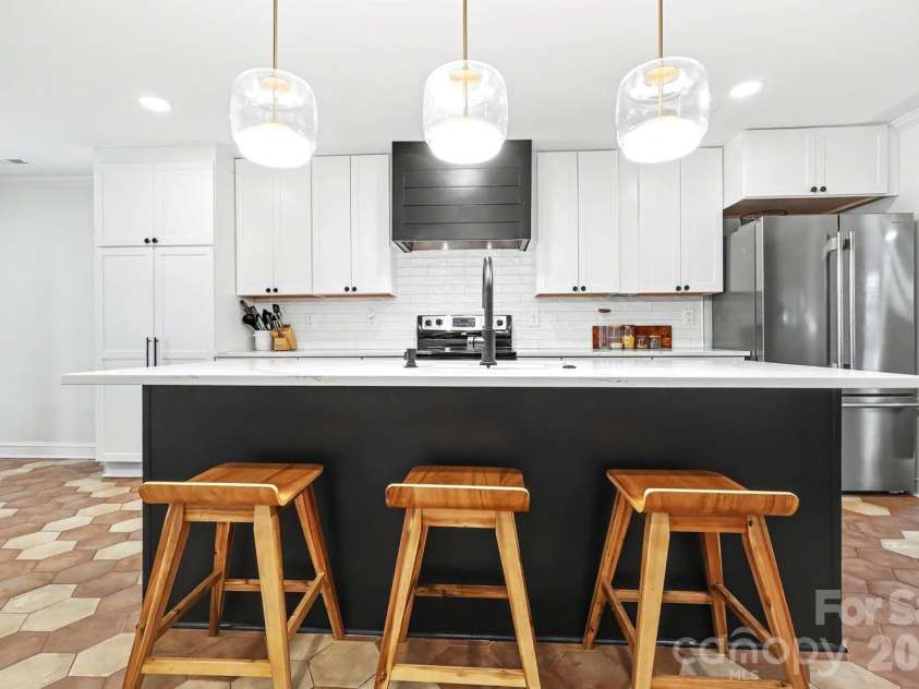 1333 Cortland Road, Charlotte, NC 28209.  MLS# CAR4413455, YatesRealty ID 44177. Gorgeous pendent lighting