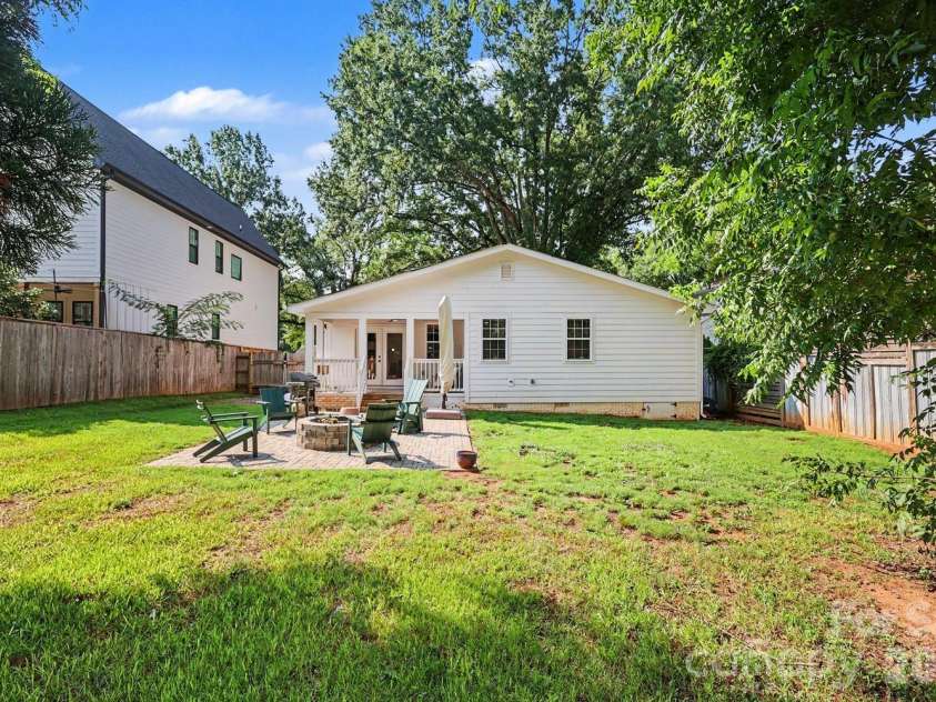 1333 Cortland Road, Charlotte, NC 28209.  MLS# CAR4413455, YatesRealty ID 44177. Large, flat backyard