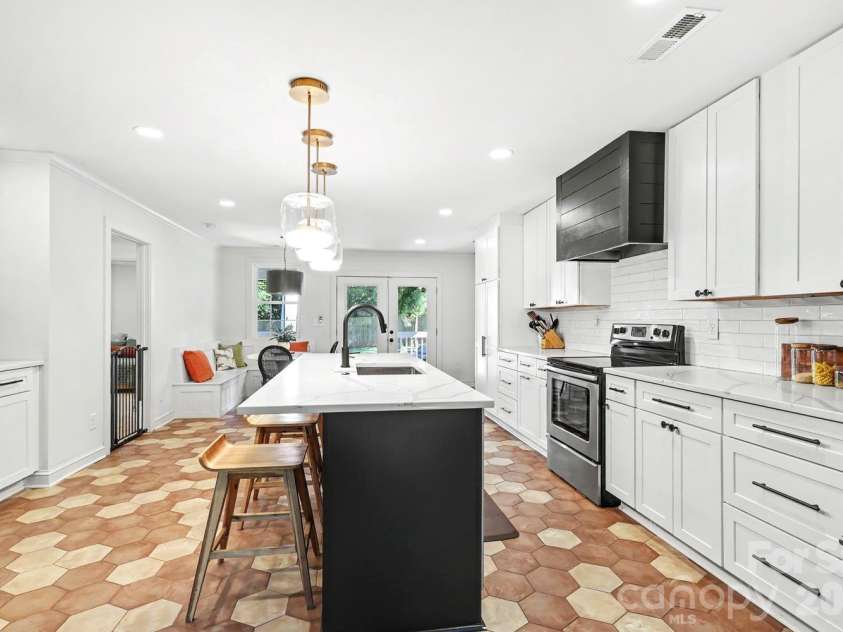 1333 Cortland Road, Charlotte, NC 28209.  MLS# CAR4413455, YatesRealty ID 44177. Oversized island
