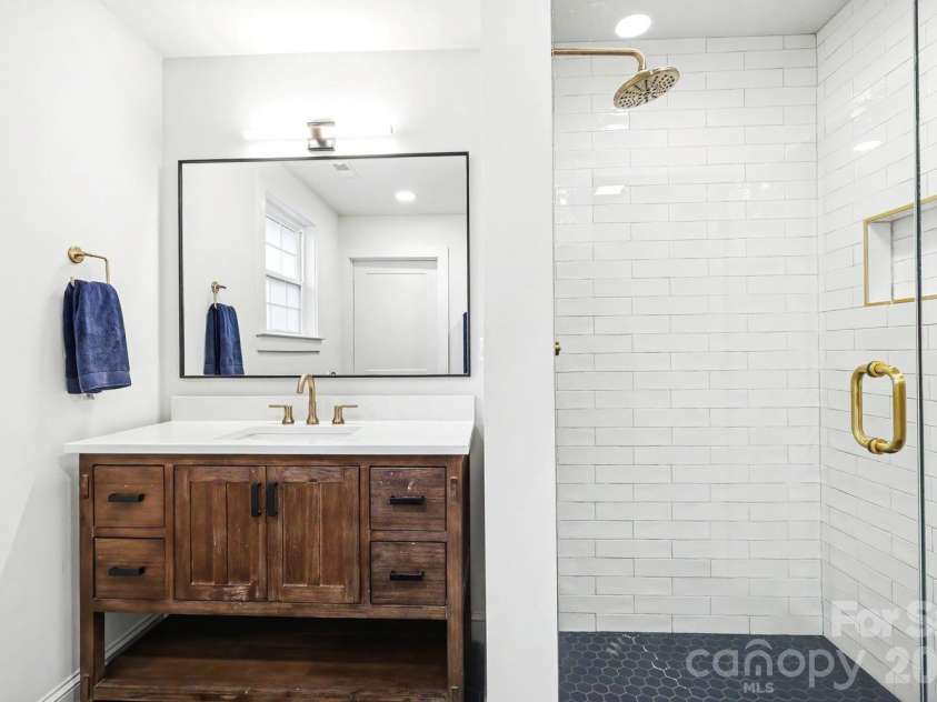 1333 Cortland Road, Charlotte, NC 28209.  MLS# CAR4413455, YatesRealty ID 44177. Primary Bathroom
