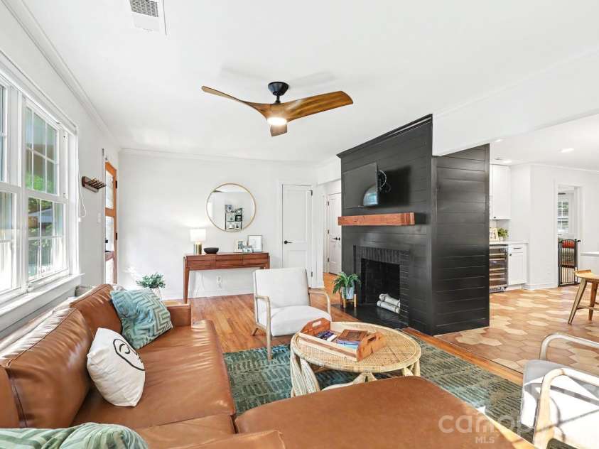 1333 Cortland Road, Charlotte, NC 28209.  MLS# CAR4413455, YatesRealty ID 44177. Wood burning fireplace