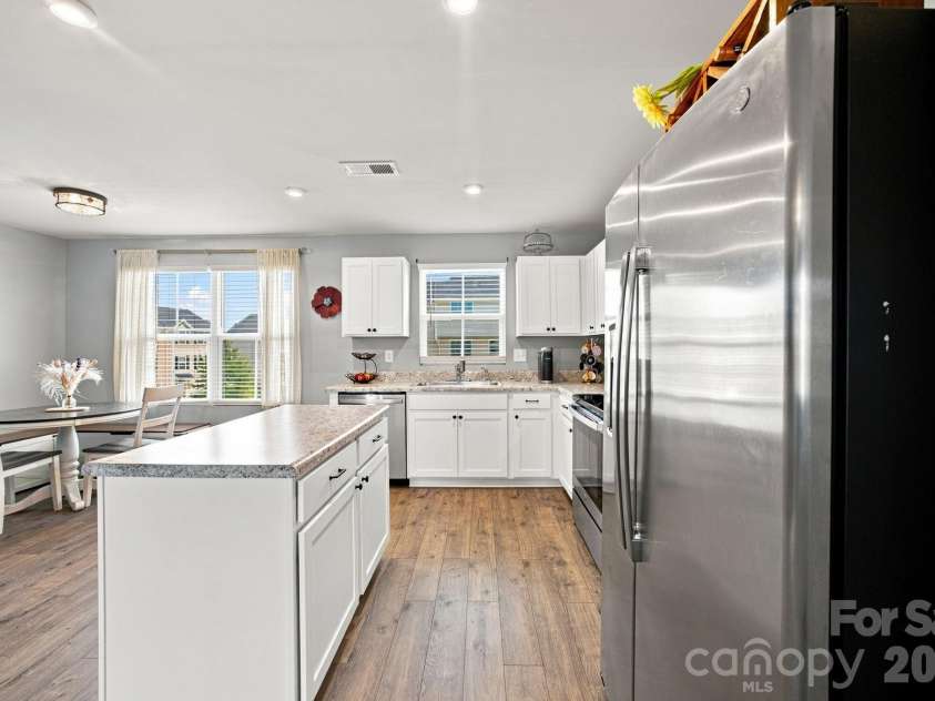 7017 Brightwork Lane, Charlotte, NC 28269.  MLS# CAR4413296, YatesRealty ID 44178. 