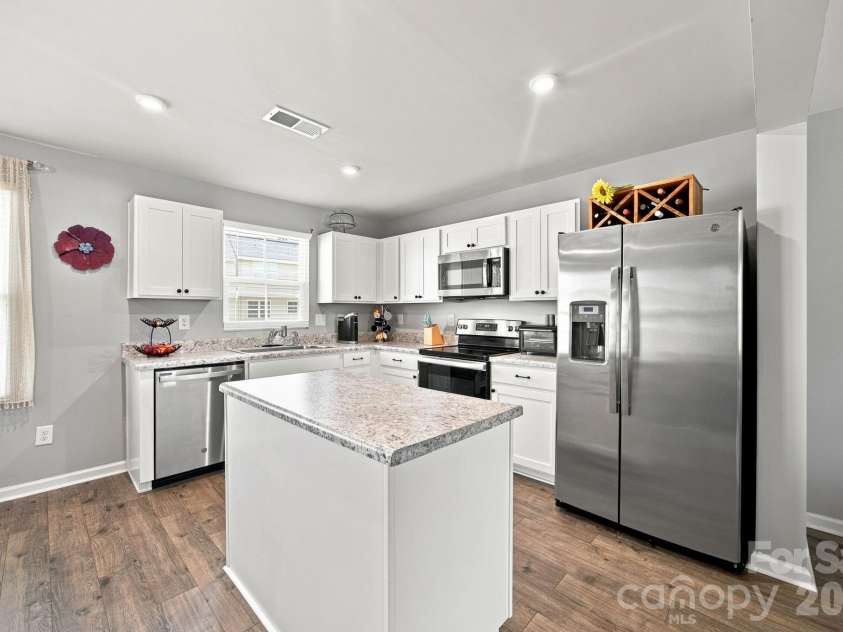 7017 Brightwork Lane, Charlotte, NC 28269.  MLS# CAR4413296, YatesRealty ID 44178. 