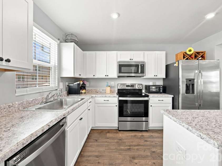 7017 Brightwork Lane, Charlotte, NC 28269.  MLS# CAR4413296, YatesRealty ID 44178. 