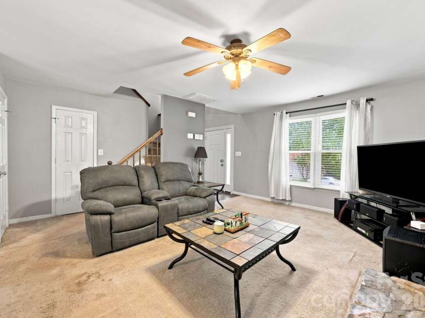 5512 River Falls Drive, Charlotte, NC 28215.  MLS# CAR4413301, YatesRealty ID 44180. 