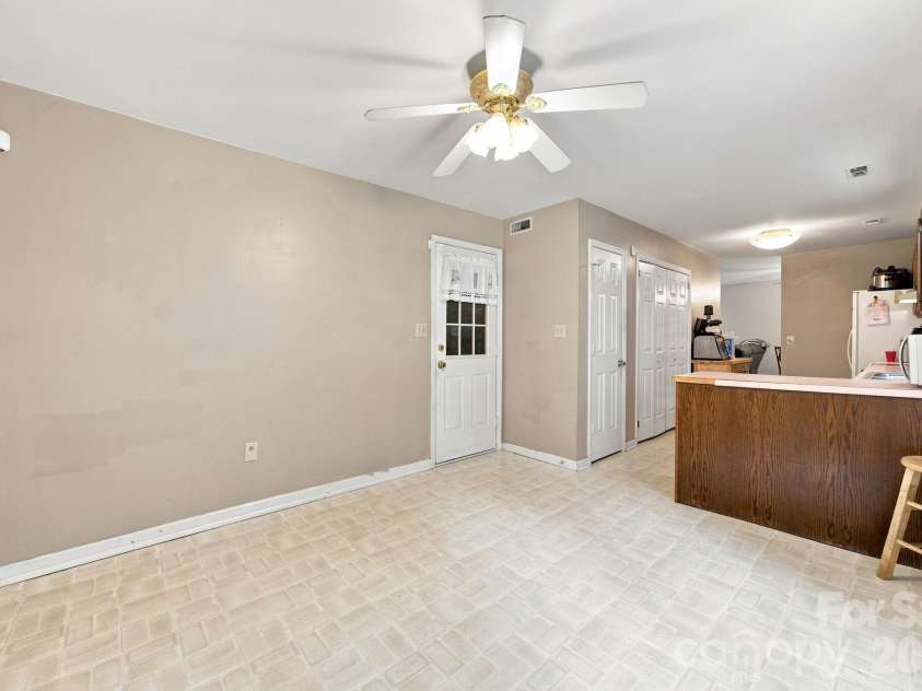5512 River Falls Drive, Charlotte, NC 28215.  MLS# CAR4413301, YatesRealty ID 44180. 