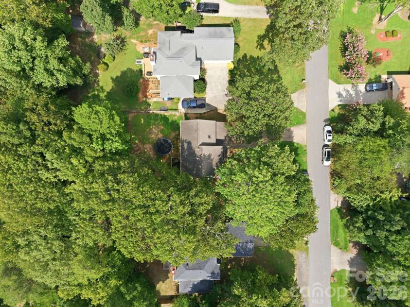 5512 River Falls Drive, Charlotte, NC 28215.  MLS# CAR4413301, YatesRealty ID 44180. 
