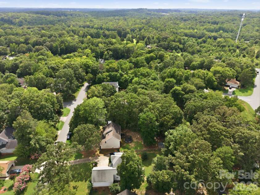 5512 River Falls Drive, Charlotte, NC 28215.  MLS# CAR4413301, YatesRealty ID 44180. 