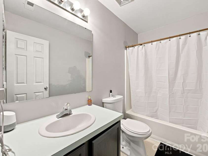 5512 River Falls Drive, Charlotte, NC 28215.  MLS# CAR4413301, YatesRealty ID 44180. Secondary bathroom upstairs