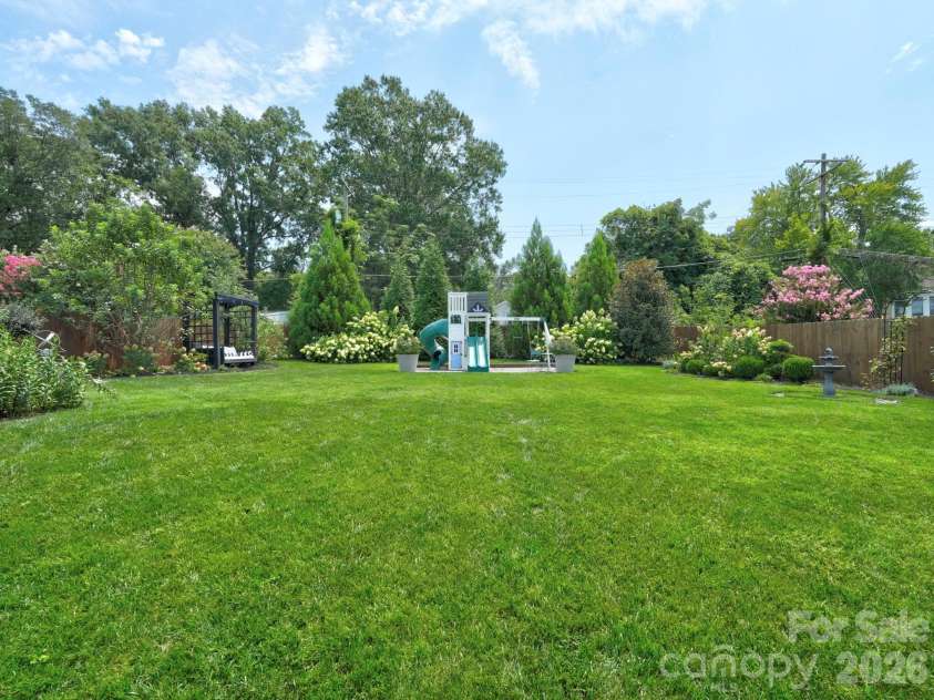 2028 Eaton Road, Charlotte, NC 28205.  MLS# CAR4413300, YatesRealty ID 44181. 