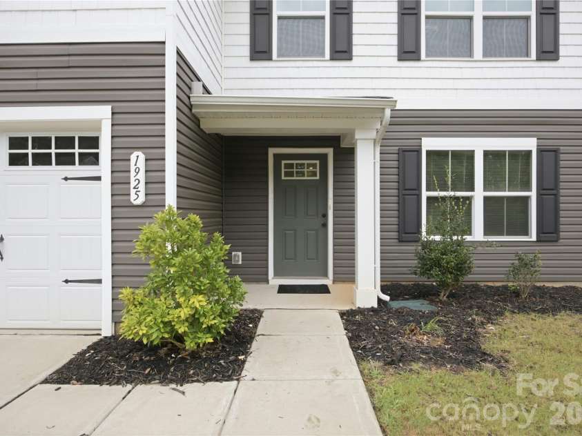 1925 Pin Hook Road, Charlotte, NC 28215.  MLS# CAR4413182, YatesRealty ID 44185. 