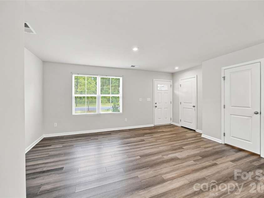 1925 Pin Hook Road, Charlotte, NC 28215.  MLS# CAR4413182, YatesRealty ID 44185. 