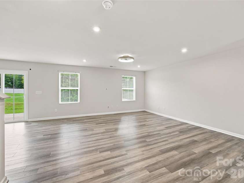 1925 Pin Hook Road, Charlotte, NC 28215.  MLS# CAR4413182, YatesRealty ID 44185. 