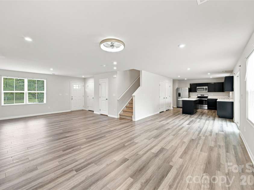 1925 Pin Hook Road, Charlotte, NC 28215.  MLS# CAR4413182, YatesRealty ID 44185. 
