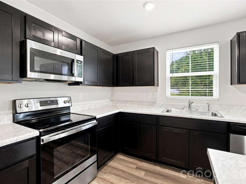 1925 Pin Hook Road, Charlotte, NC 28215.  MLS# CAR4413182, YatesRealty ID 44185. 