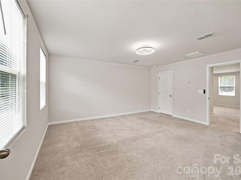 1925 Pin Hook Road, Charlotte, NC 28215.  MLS# CAR4413182, YatesRealty ID 44185. 