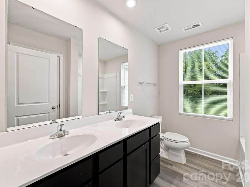1925 Pin Hook Road, Charlotte, NC 28215.  MLS# CAR4413182, YatesRealty ID 44185. Upstairs Hall Bath