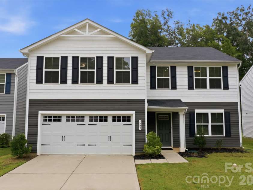 1925 Pin Hook Road, Charlotte, NC 28215.  MLS# CAR4413182, YatesRealty ID 44185. Welcome Home!