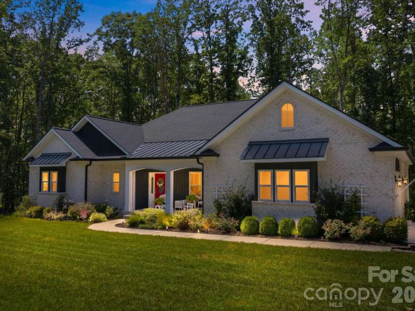 116 Harbor Ridge Drive, Statesville, NC 28677.  MLS# CAR4413143, YatesRealty ID 44187. 