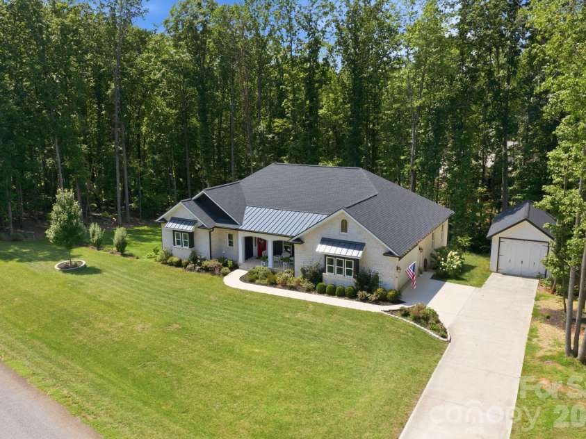116 Harbor Ridge Drive, Statesville, NC 28677.  MLS# CAR4413143, YatesRealty ID 44187. 