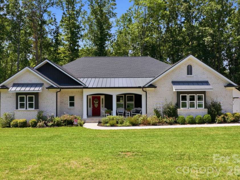 116 Harbor Ridge Drive, Statesville, NC 28677.  MLS# CAR4413143, YatesRealty ID 44187. 