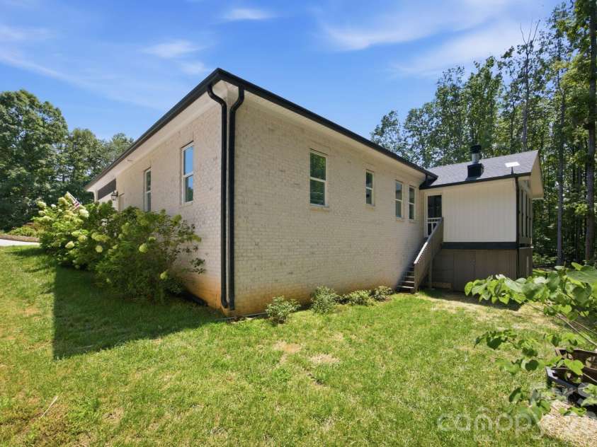 116 Harbor Ridge Drive, Statesville, NC 28677.  MLS# CAR4413143, YatesRealty ID 44187. 