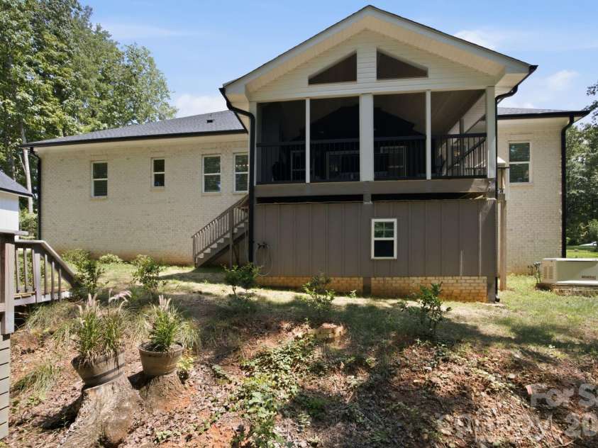 116 Harbor Ridge Drive, Statesville, NC 28677.  MLS# CAR4413143, YatesRealty ID 44187. 