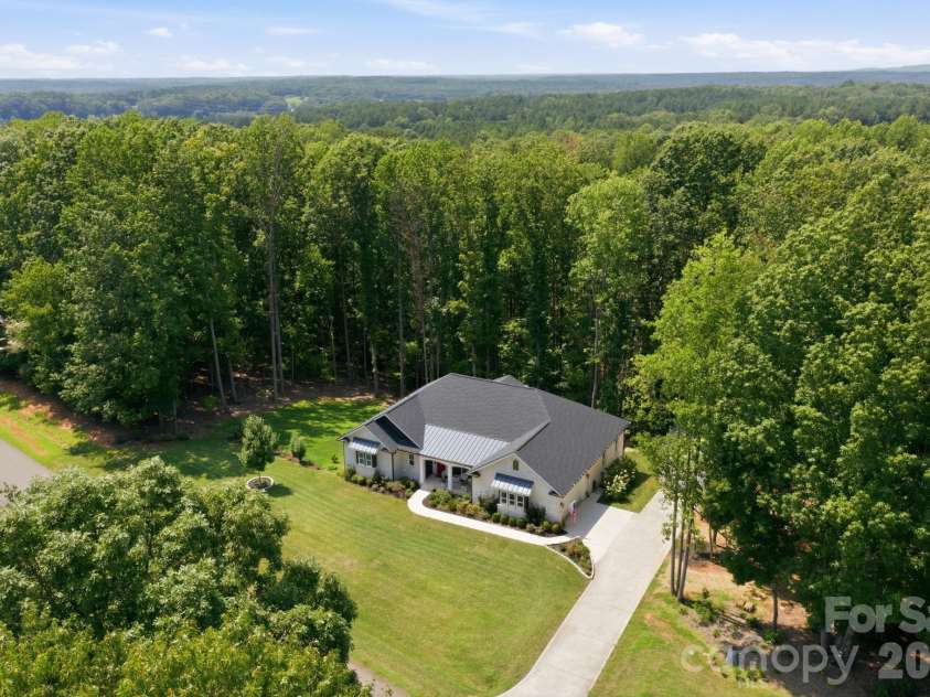 116 Harbor Ridge Drive, Statesville, NC 28677.  MLS# CAR4413143, YatesRealty ID 44187. 