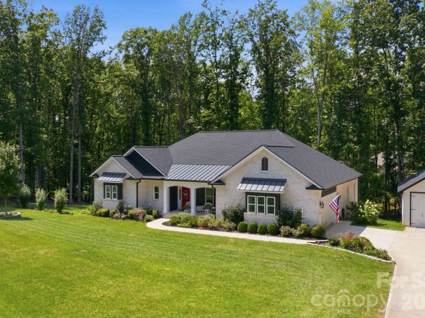 116 Harbor Ridge Drive, Statesville, NC 28677.  MLS# CAR4413143, YatesRealty ID 44187. 