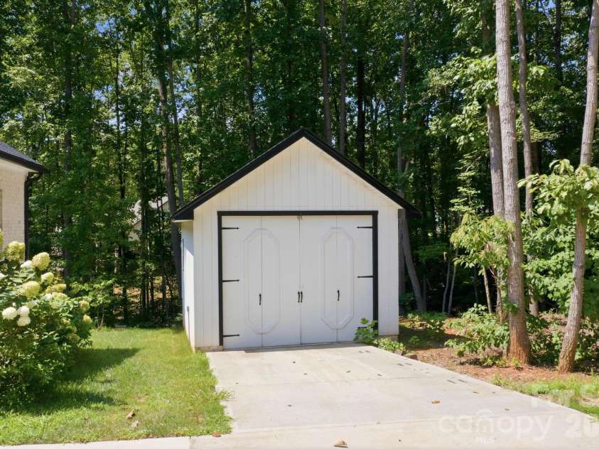 116 Harbor Ridge Drive, Statesville, NC 28677.  MLS# CAR4413143, YatesRealty ID 44187. Detached garage/boathouse.