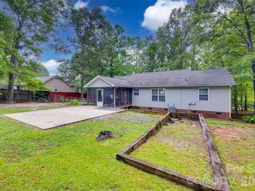 231 Roberts Avenue, York, SC 29745.  MLS# CAR4413194, YatesRealty ID 44188. 