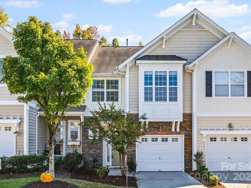 7410 Calhoun Falls Drive, Rock Hill, SC 29732.  MLS# CAR4310838, YatesRealty ID 44192. 