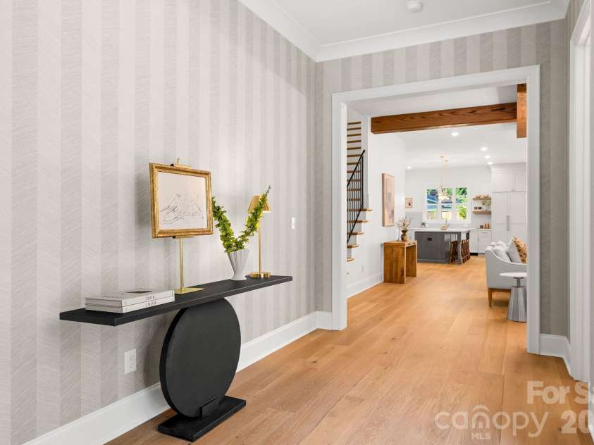 815 Manhasset Road, Charlotte, NC 28209.  MLS# CAR4413025, YatesRealty ID 44194. 