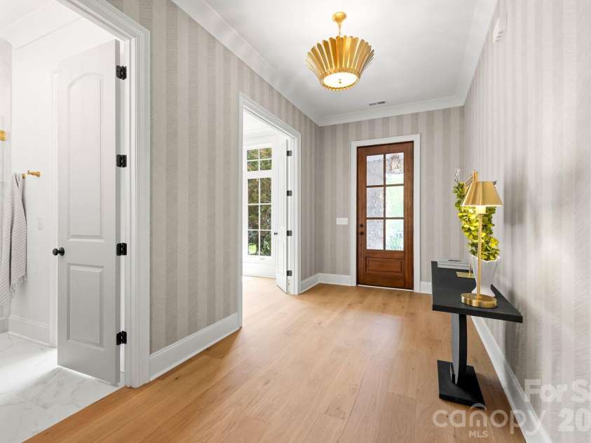 815 Manhasset Road, Charlotte, NC 28209.  MLS# CAR4413025, YatesRealty ID 44194. 