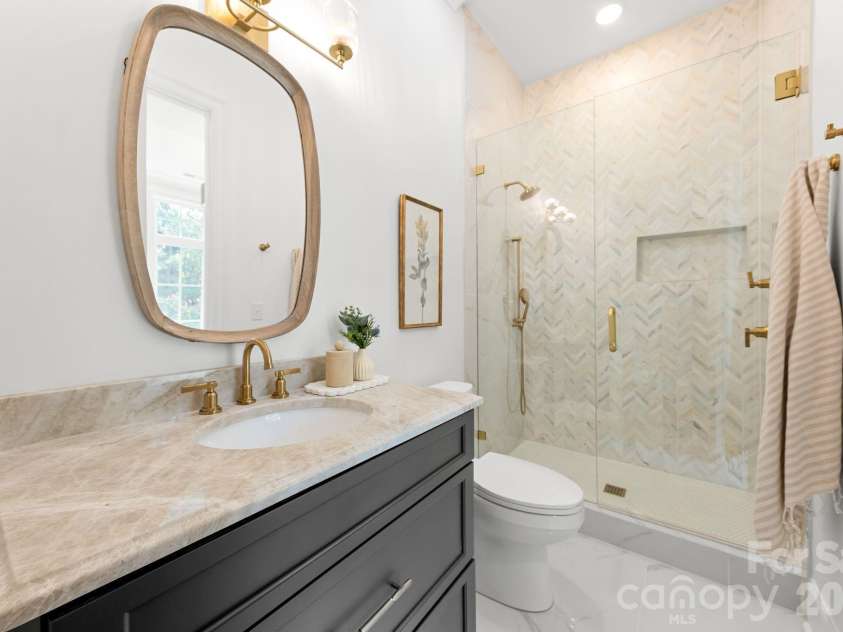 815 Manhasset Road, Charlotte, NC 28209.  MLS# CAR4413025, YatesRealty ID 44194. 