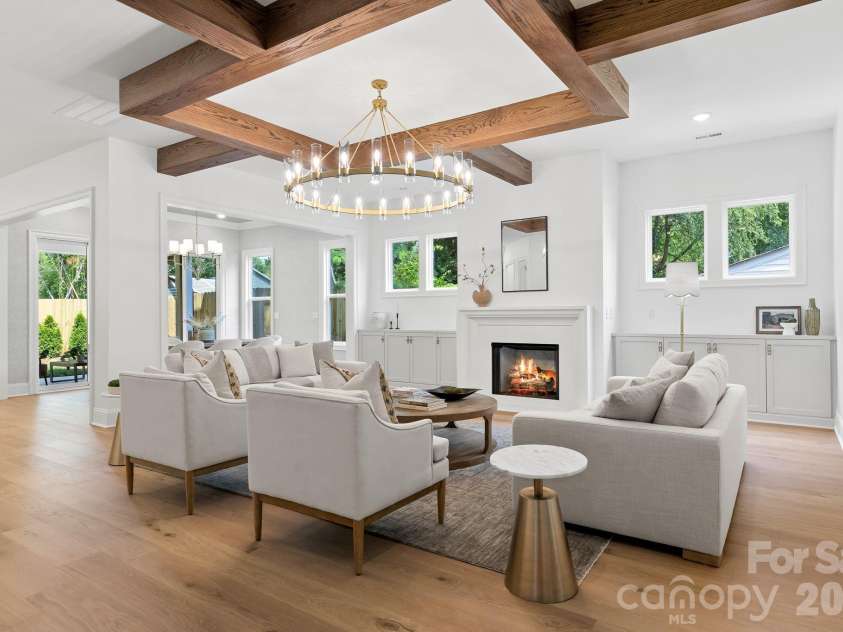 815 Manhasset Road, Charlotte, NC 28209.  MLS# CAR4413025, YatesRealty ID 44194. 