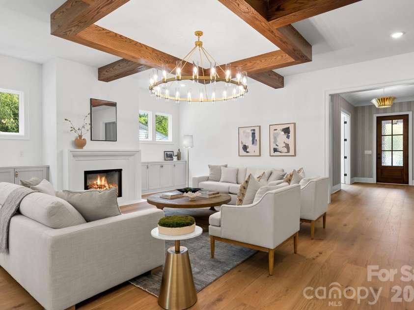 815 Manhasset Road, Charlotte, NC 28209.  MLS# CAR4413025, YatesRealty ID 44194. 