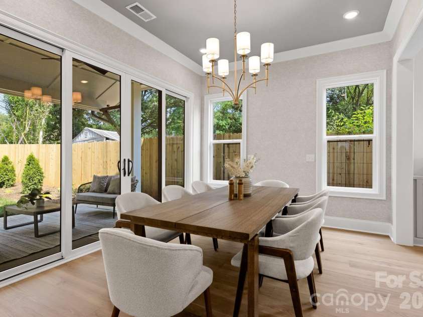 815 Manhasset Road, Charlotte, NC 28209.  MLS# CAR4413025, YatesRealty ID 44194. 