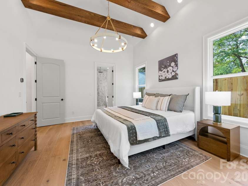 815 Manhasset Road, Charlotte, NC 28209.  MLS# CAR4413025, YatesRealty ID 44194. 