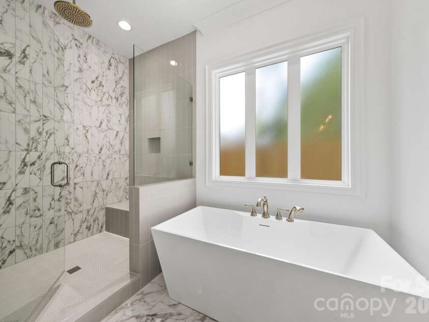815 Manhasset Road, Charlotte, NC 28209.  MLS# CAR4413025, YatesRealty ID 44194. 