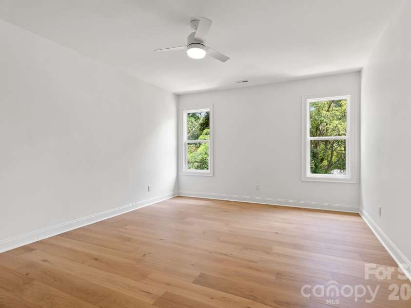 815 Manhasset Road, Charlotte, NC 28209.  MLS# CAR4413025, YatesRealty ID 44194. 